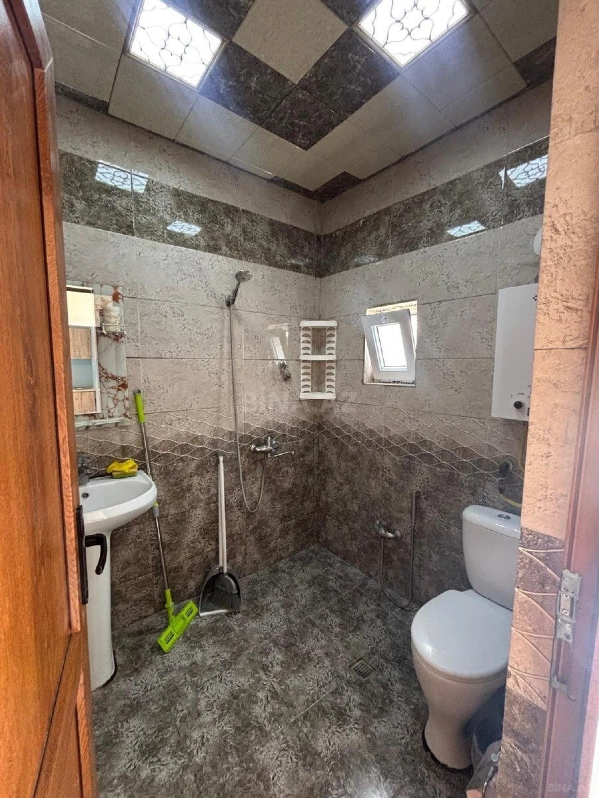 Satılır 2 otaqlı həyət evi 68 m²