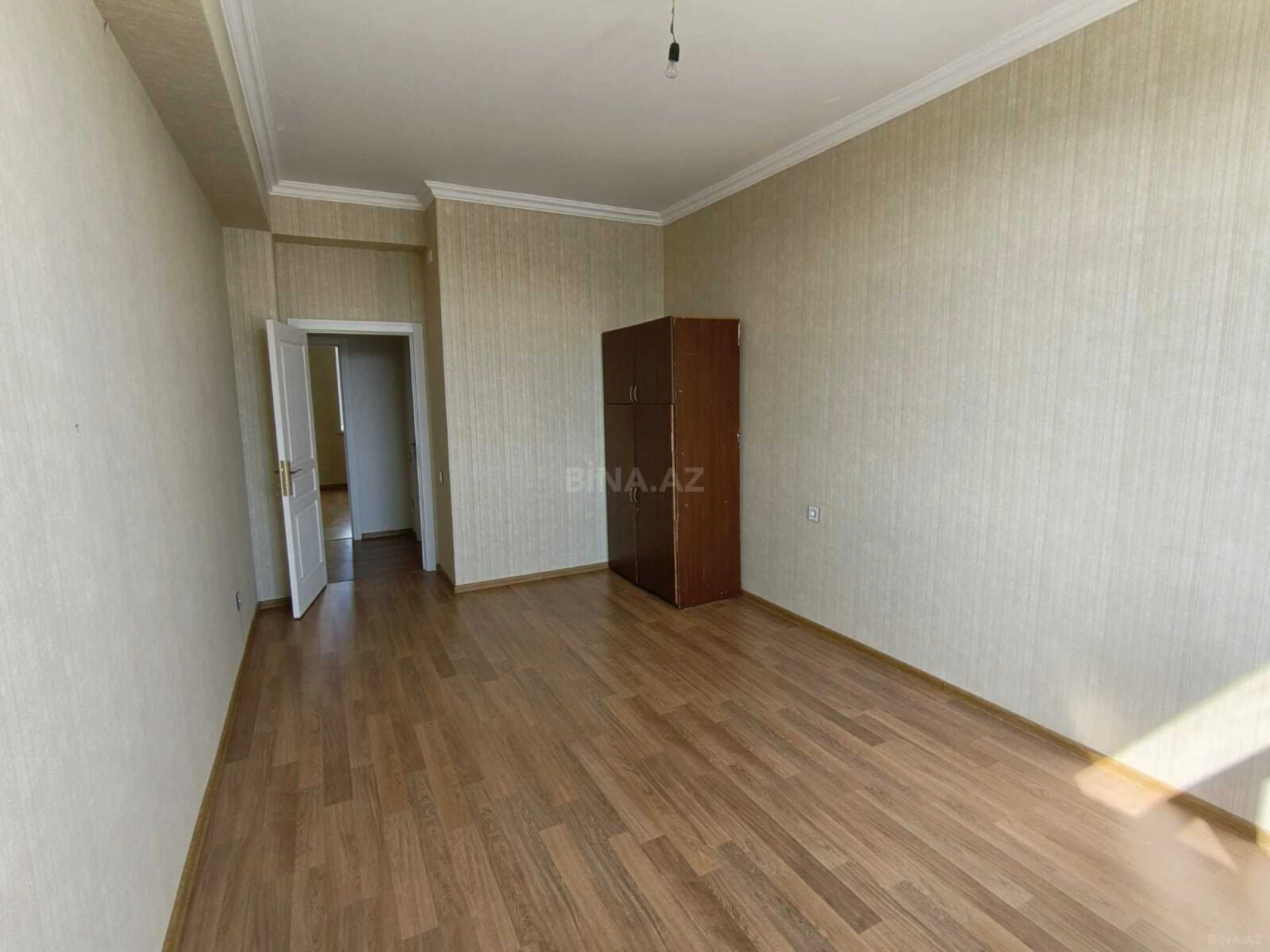 Satılır 4 otaqlı mənzil 115 m²
