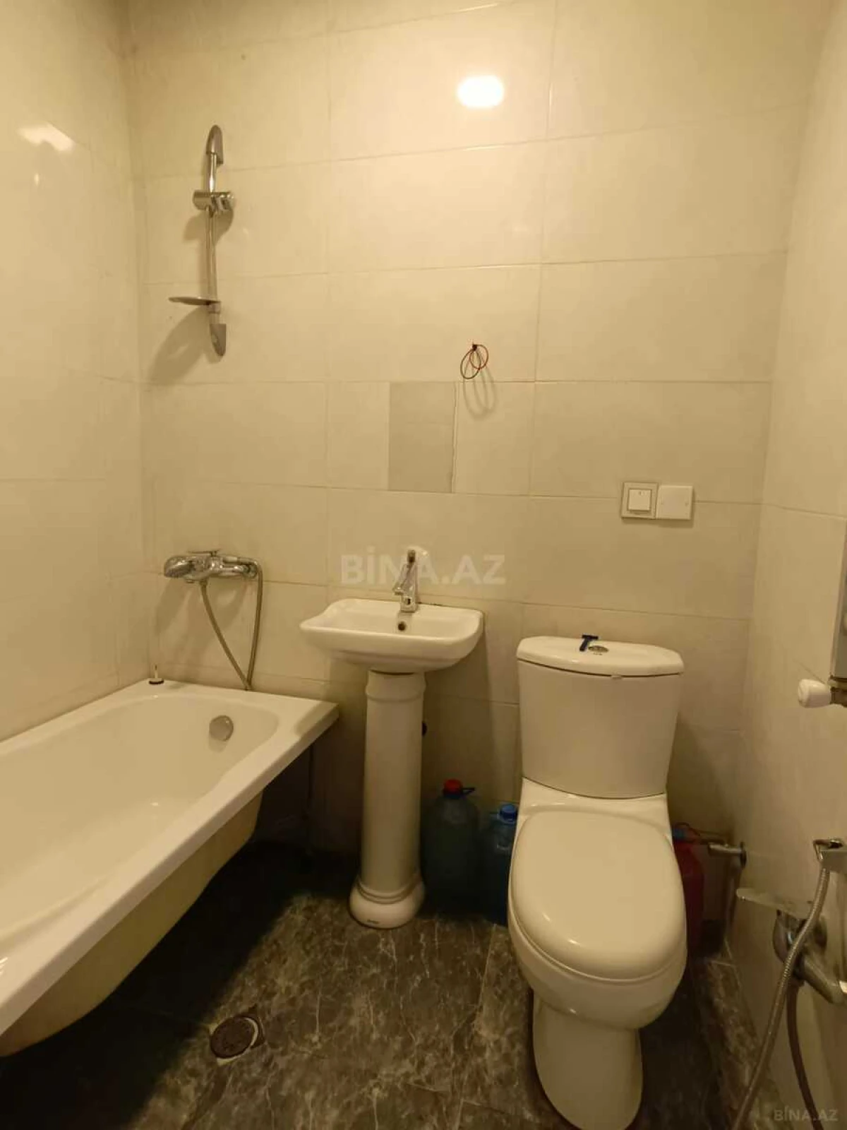 Satılır 4 otaqlı mənzil 115 m²