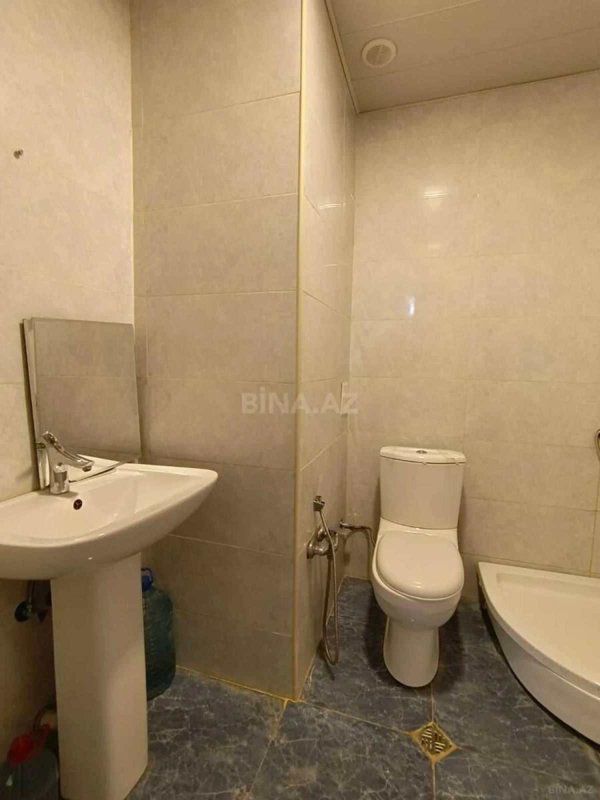 Satılır 4 otaqlı mənzil 115 m²