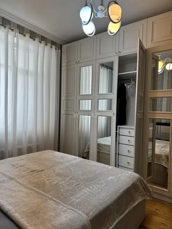 Kirayə verilir 2 otaqlı mənzil 87 m²