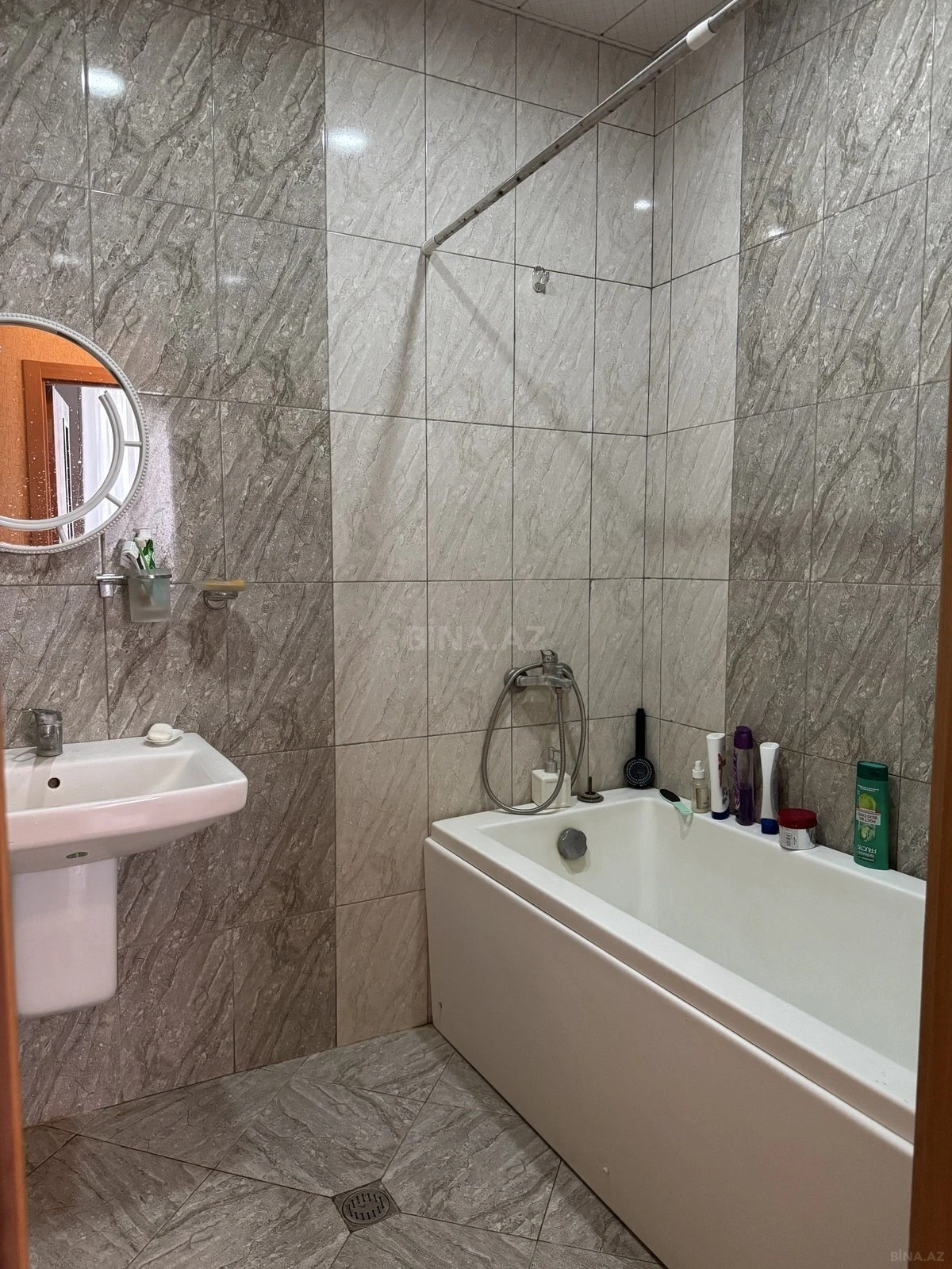 Kirayə verilir 2 otaqlı mənzil 87 m²