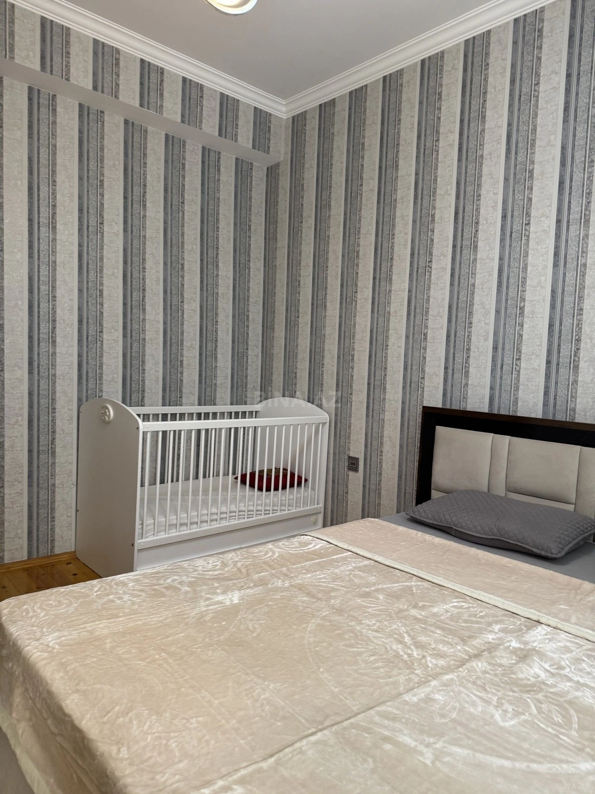 Kirayə verilir 2 otaqlı mənzil 87 m²