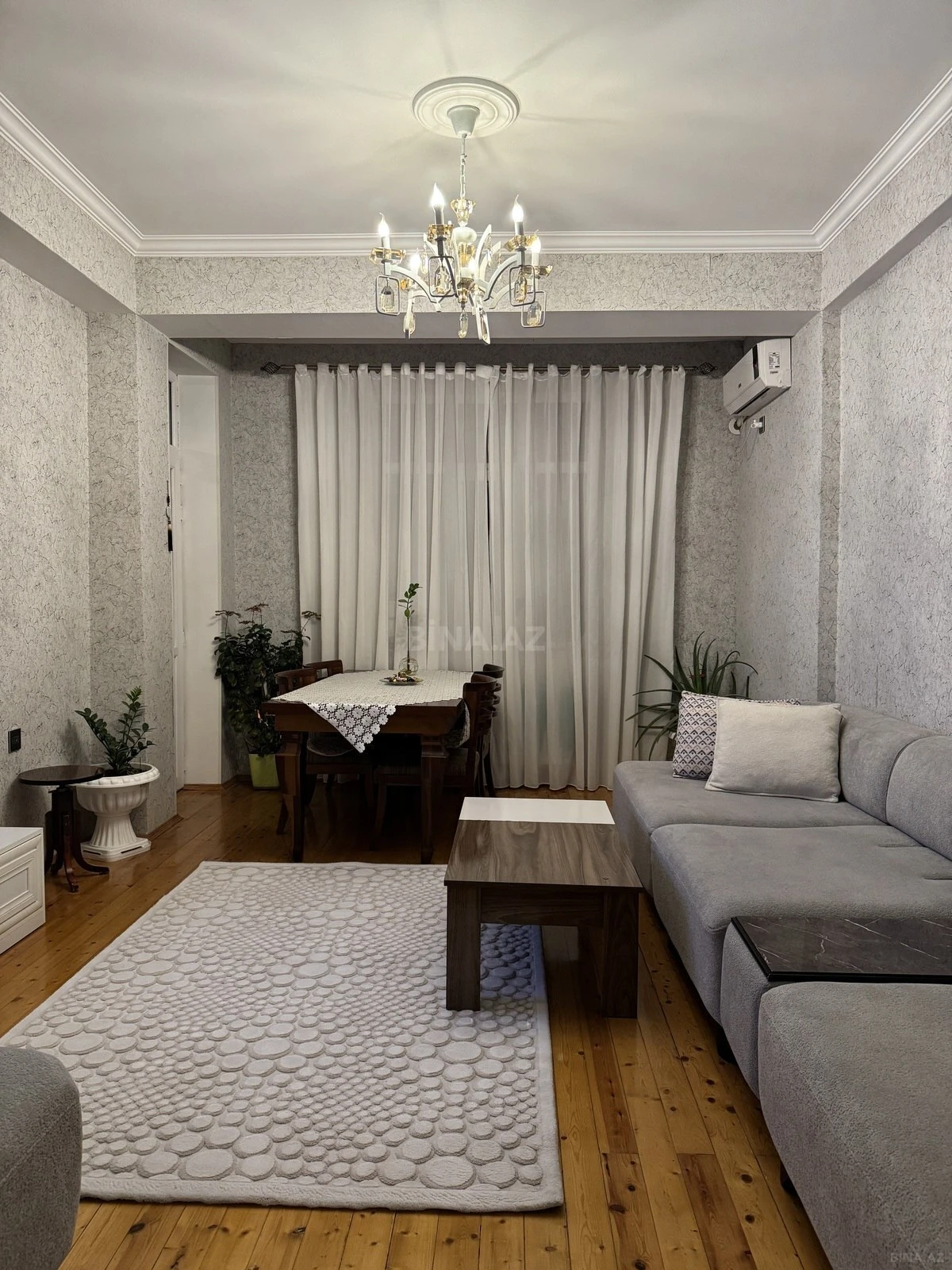 Kirayə verilir 2 otaqlı mənzil 87 m²