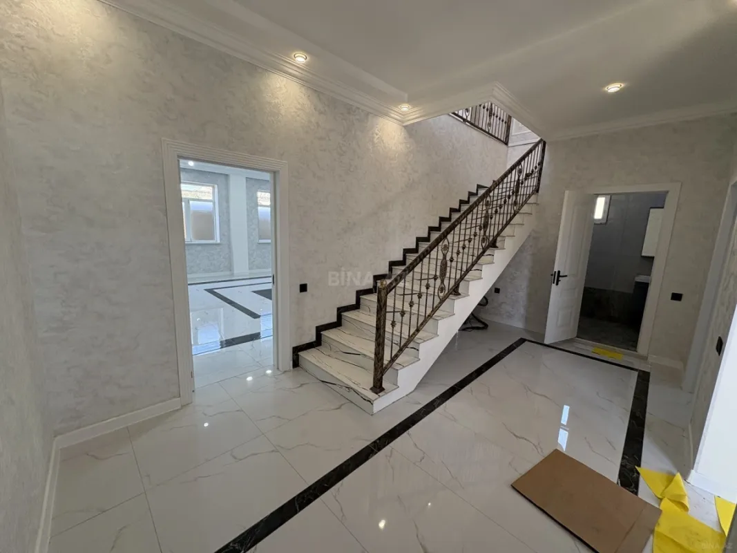 Satılır 4 otaqlı həyət evi 230 m²