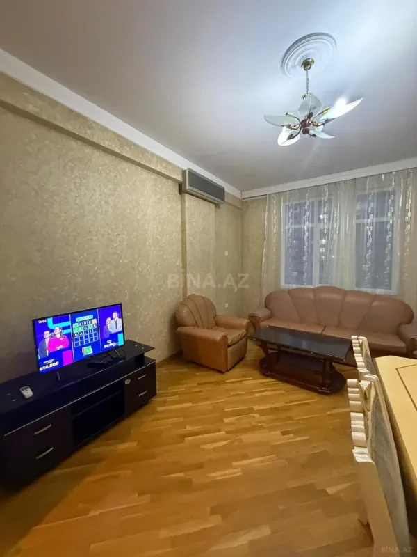 Kirayə verilir 2 otaqlı mənzil 75 m²