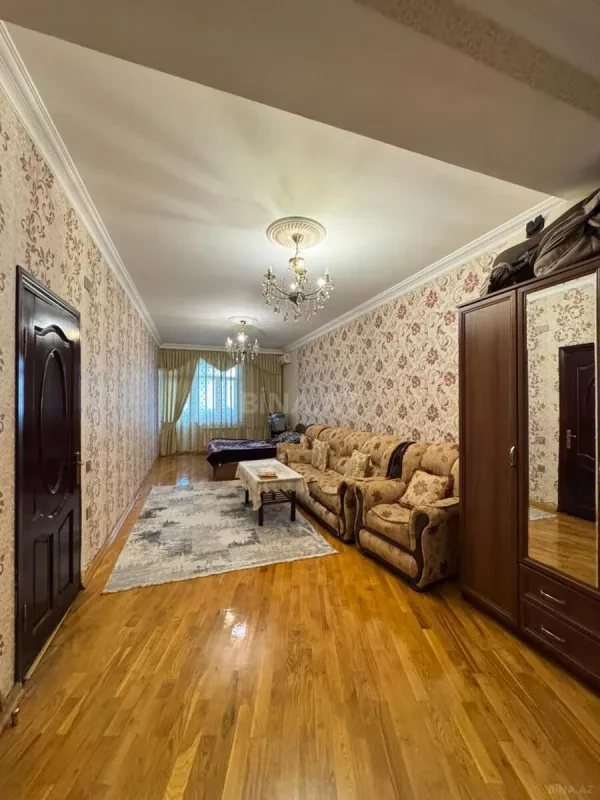Satılır 4 otaqlı mənzil 176 m²