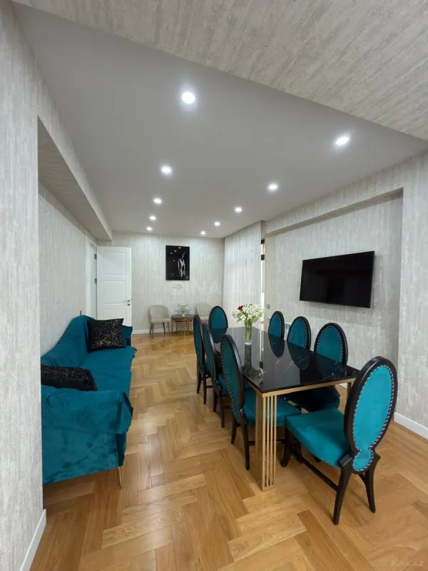 Satılır 5 otaqlı mənzil 200 m²