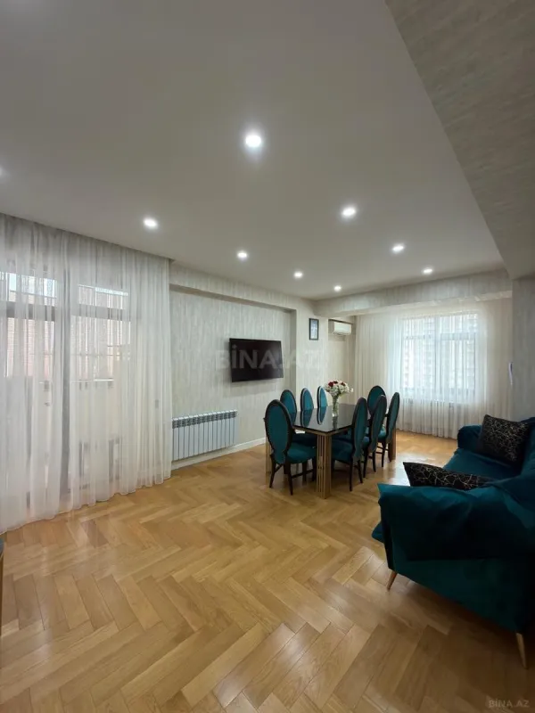 Satılır 5 otaqlı mənzil 200 m²