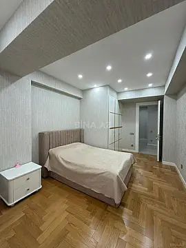 Satılır 5 otaqlı mənzil 200 m²