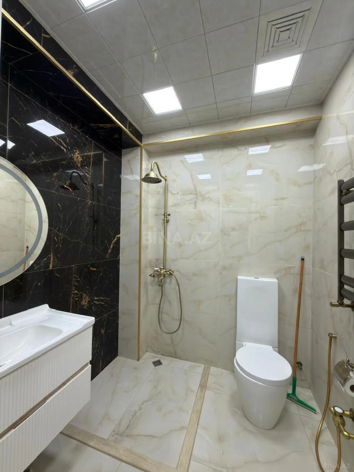 Satılır 5 otaqlı mənzil 200 m²