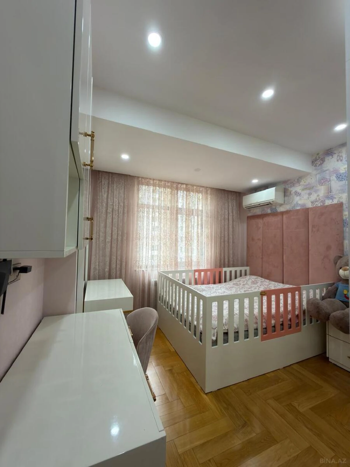 Satılır 5 otaqlı mənzil 200 m²