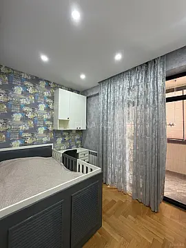 Satılır 5 otaqlı mənzil 200 m²