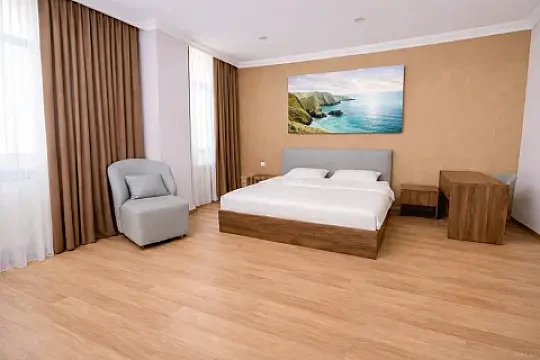 Kirayə verilir 4 otaqlı mənzil 200 m² — Bakı 4 otaq 200.00 m²