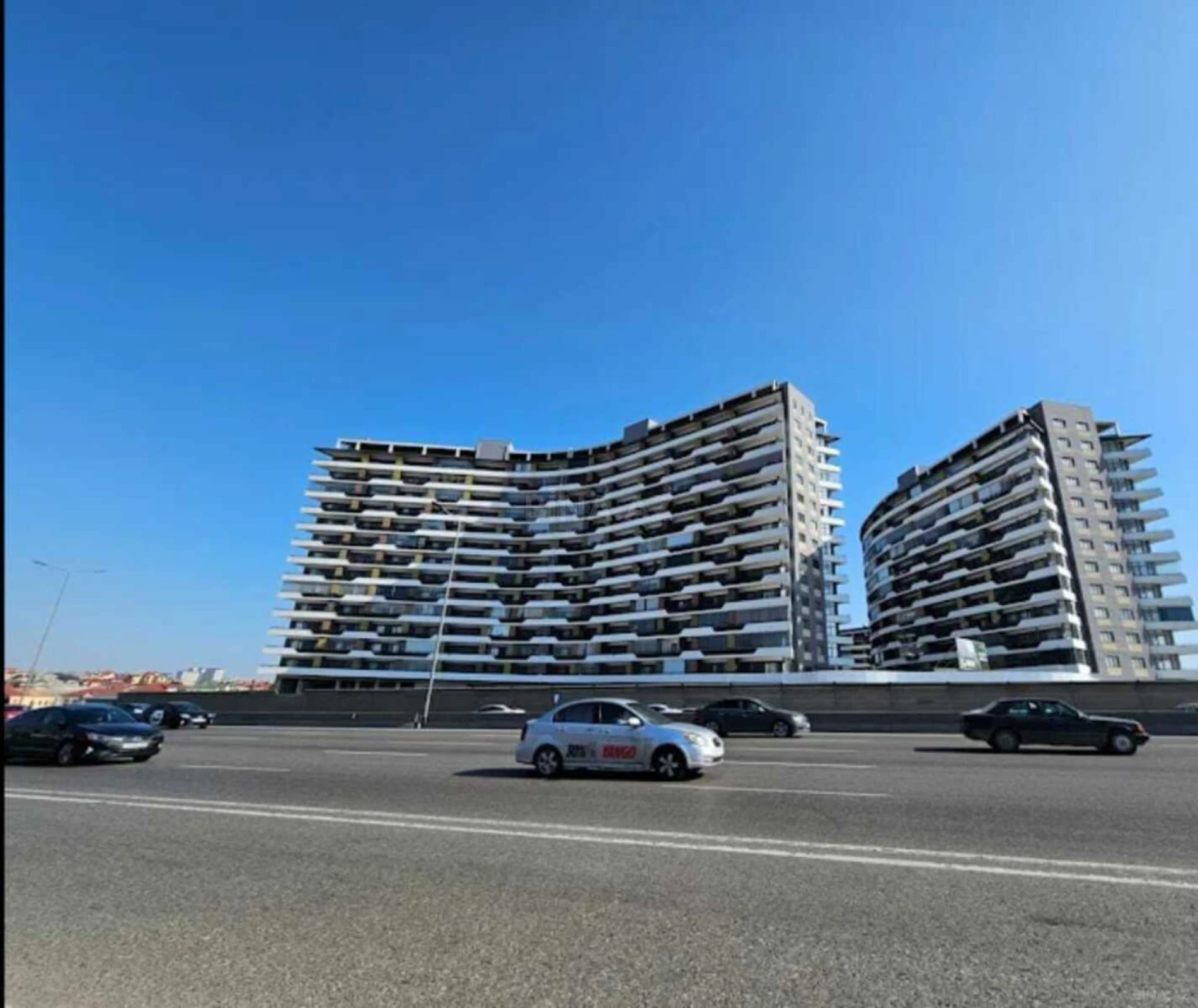 Satılır 2 otaqlı mənzil 72 m²