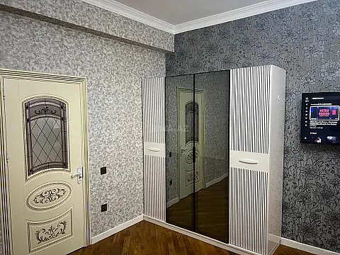 Kirayə verilir 2 otaqlı mənzil 90 m²