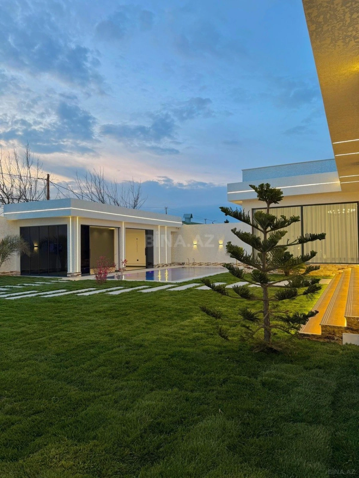 Satılır 5 otaqlı həyət evi 250 m²