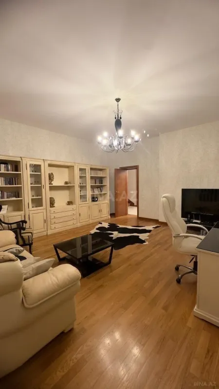 Kirayə verilir 5 otaqlı həyət evi 550 m²