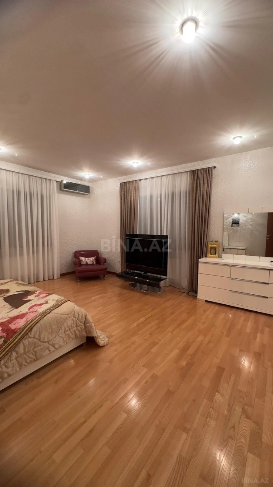 Kirayə verilir 5 otaqlı həyət evi 550 m²