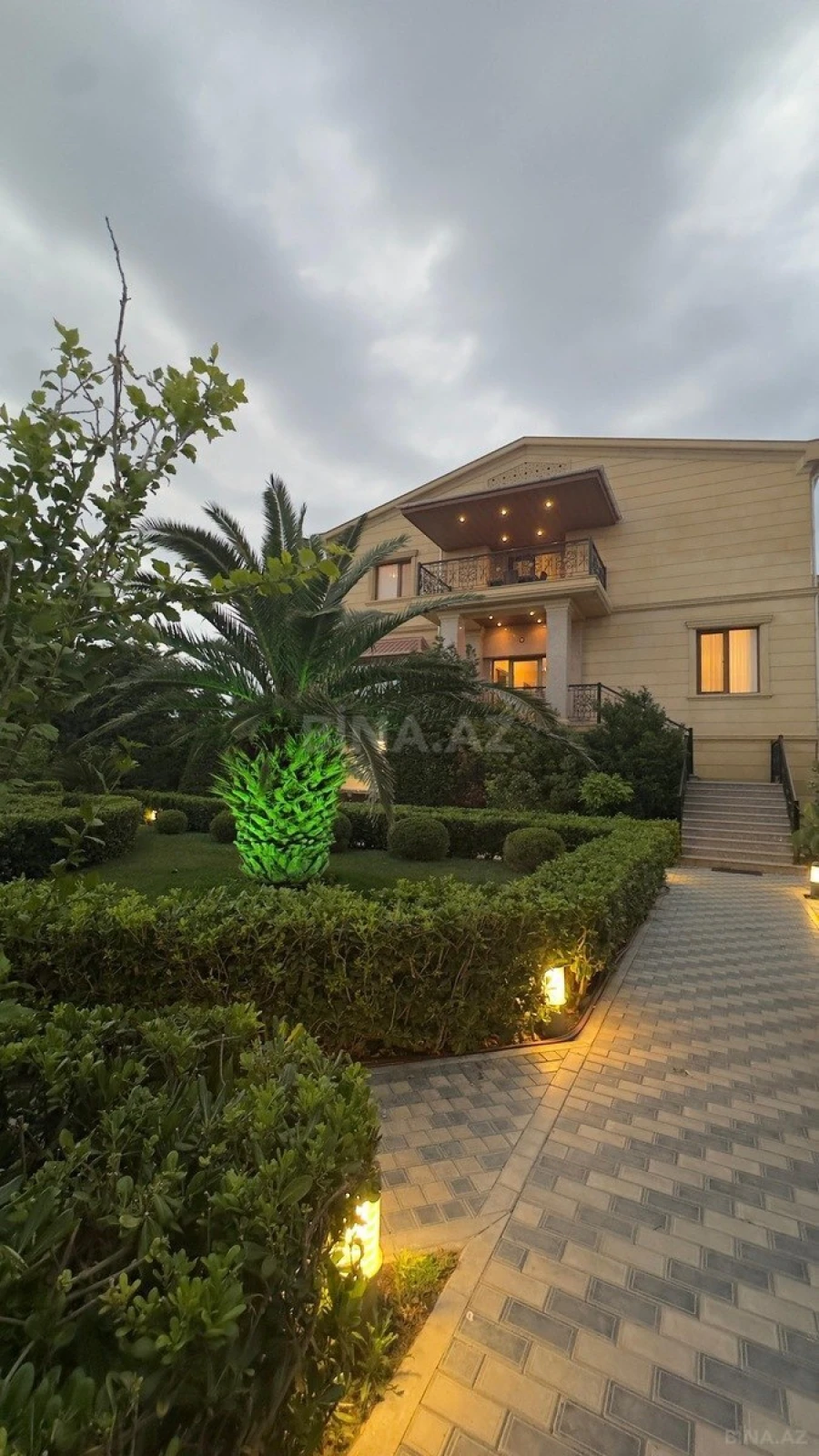 Kirayə verilir 5 otaqlı həyət evi 550 m²