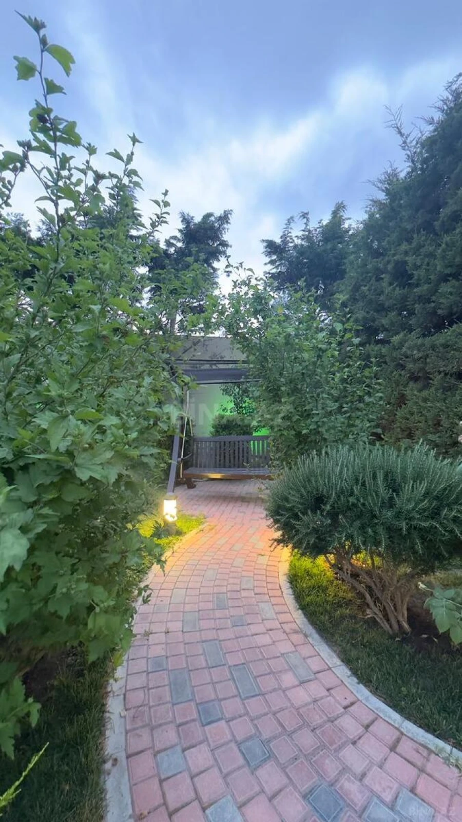 Kirayə verilir 5 otaqlı həyət evi 550 m²