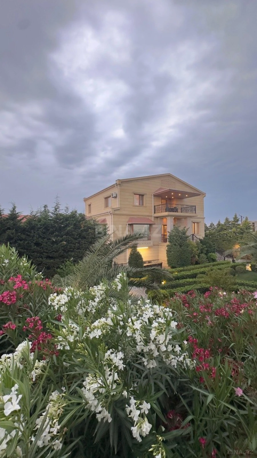 Kirayə verilir 5 otaqlı həyət evi 550 m²