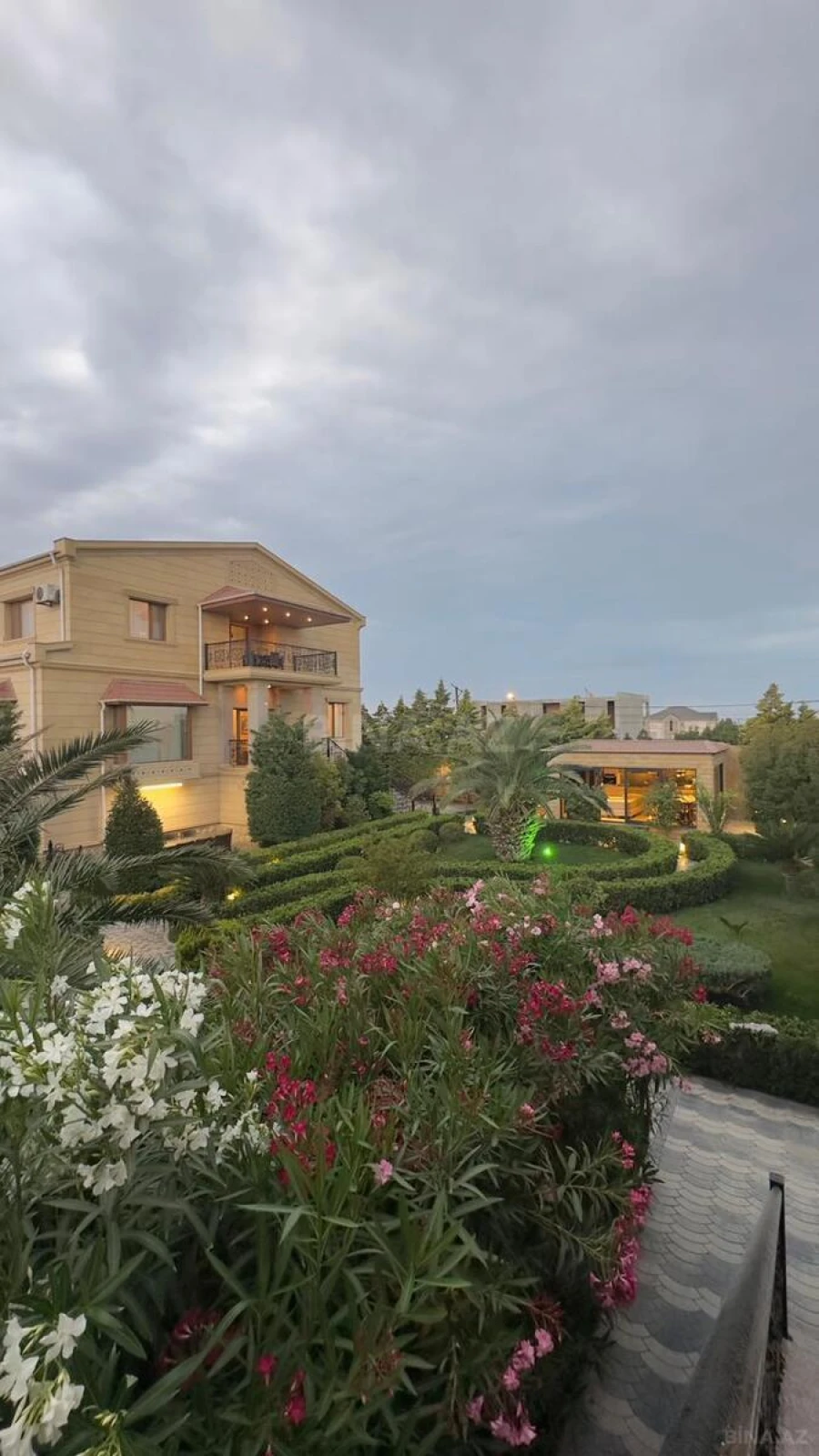 Kirayə verilir 5 otaqlı həyət evi 550 m²