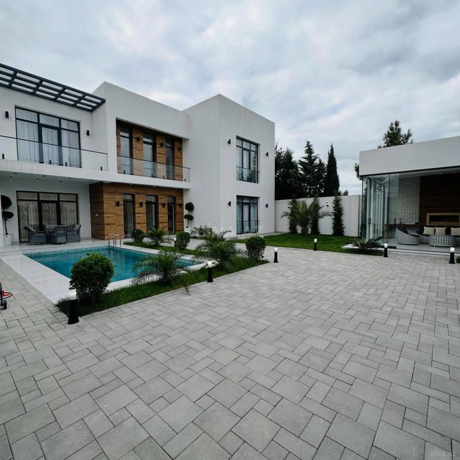 Kirayə verilir 5 otaqlı həyət evi 400 m²