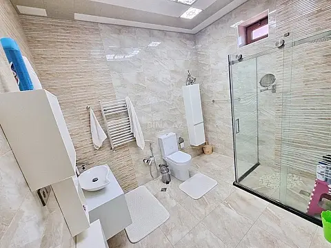 Kirayə verilir 4 otaqlı həyət evi 380 m²