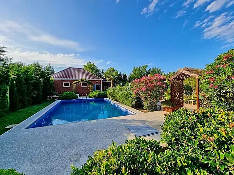 Kirayə verilir 4 otaqlı həyət evi 380 m²