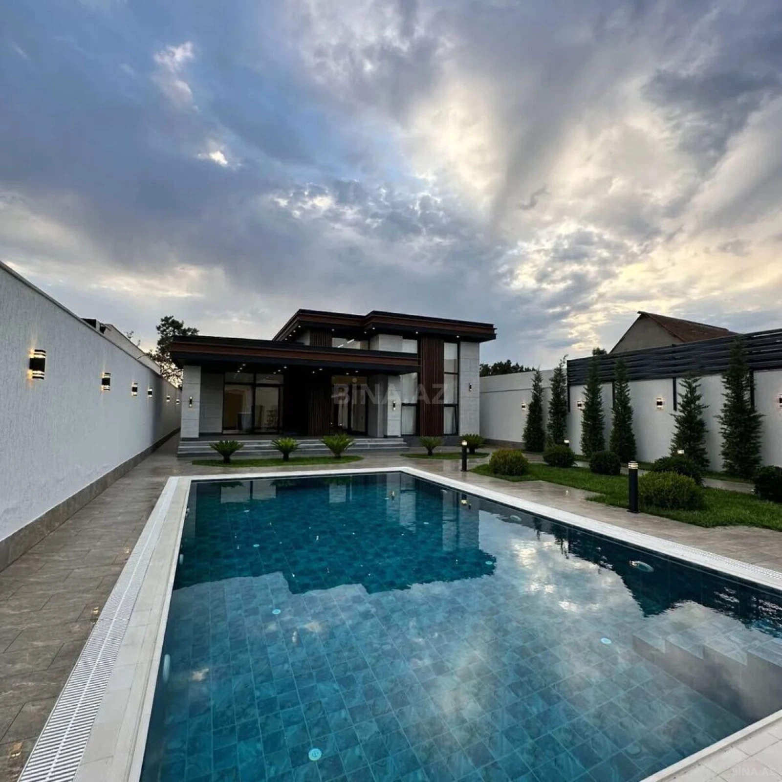 Kirayə verilir 5 otaqlı həyət evi 400 m²