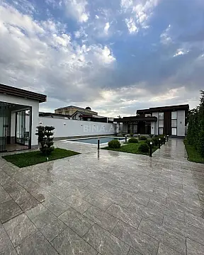 Kirayə verilir 5 otaqlı həyət evi 400 m²