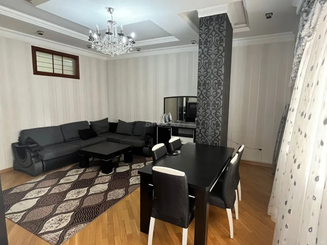 Kirayə verilir 2 otaqlı mənzil 75 m²