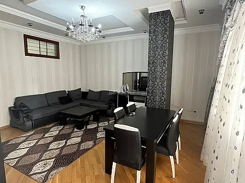 Kirayə verilir 2 otaqlı mənzil 75 m²