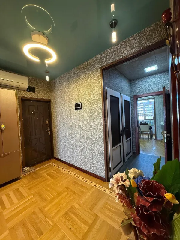 Satılır 4 otaqlı mənzil 100 m²