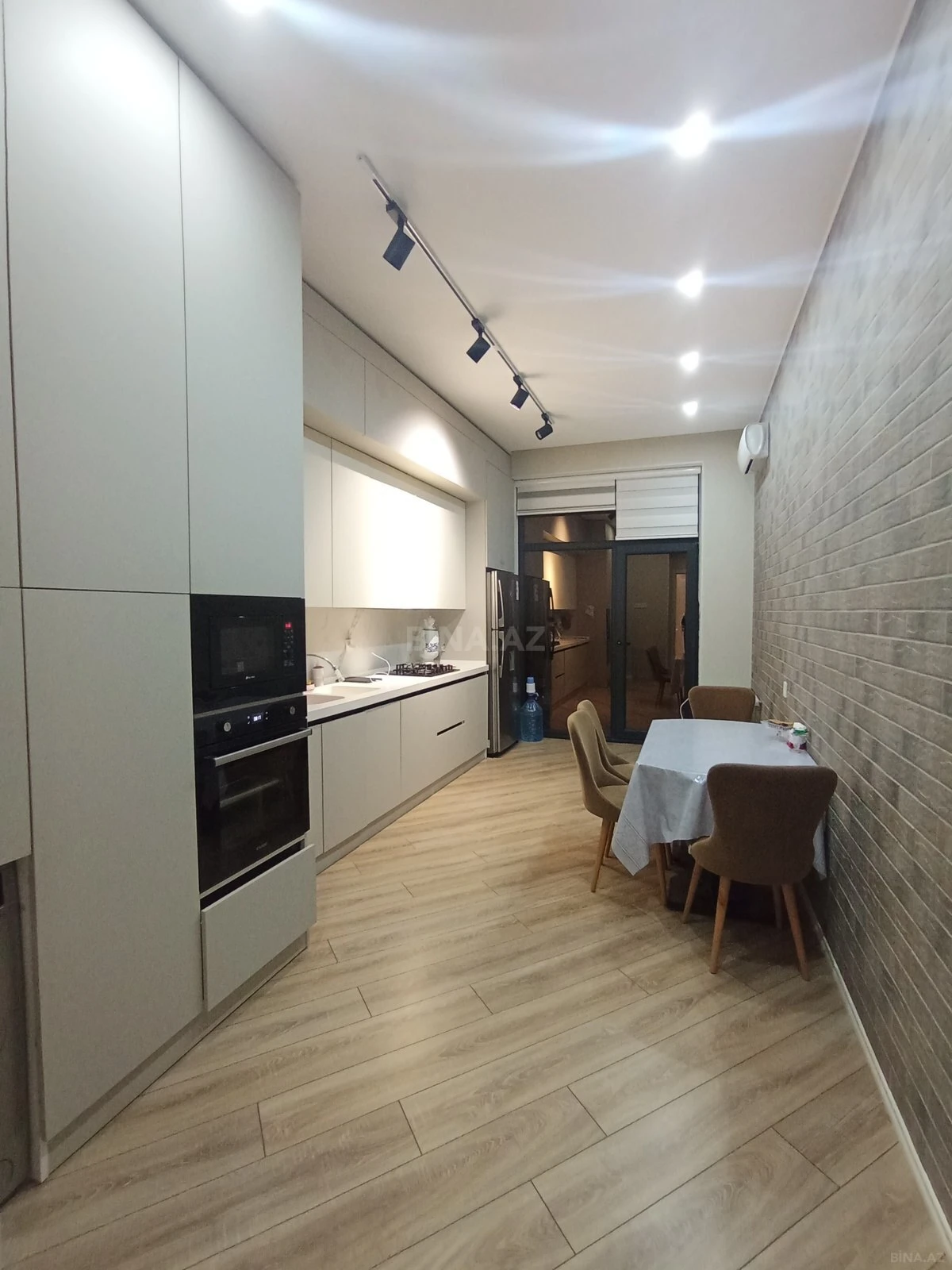 Kirayə verilir 3 otaqlı mənzil 138 m²