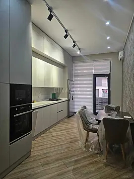 Kirayə verilir 3 otaqlı mənzil 138 m²