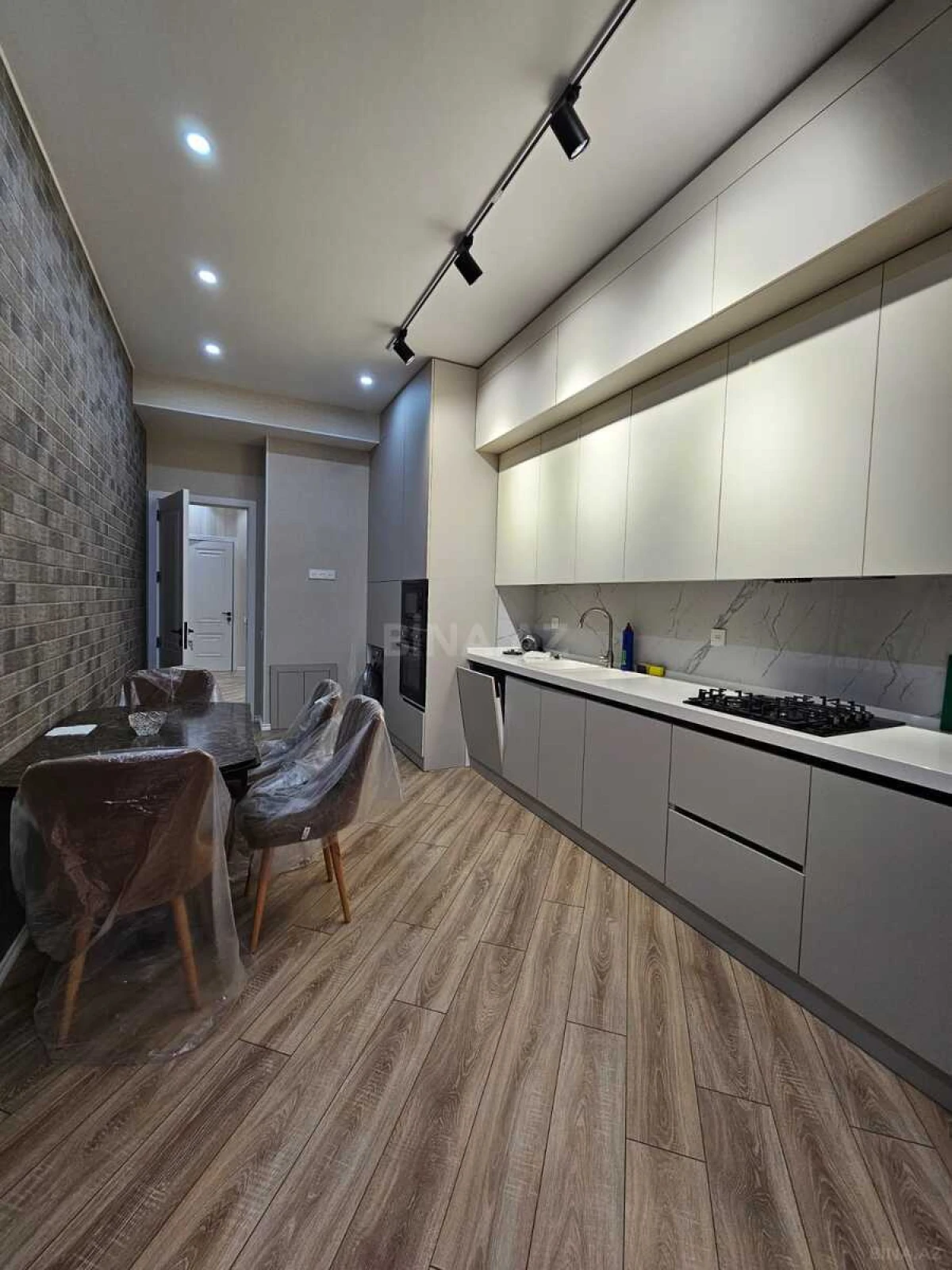 Kirayə verilir 3 otaqlı mənzil 138 m²