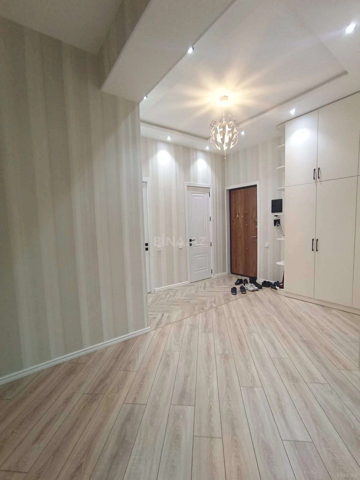 Kirayə verilir 3 otaqlı mənzil 138 m²