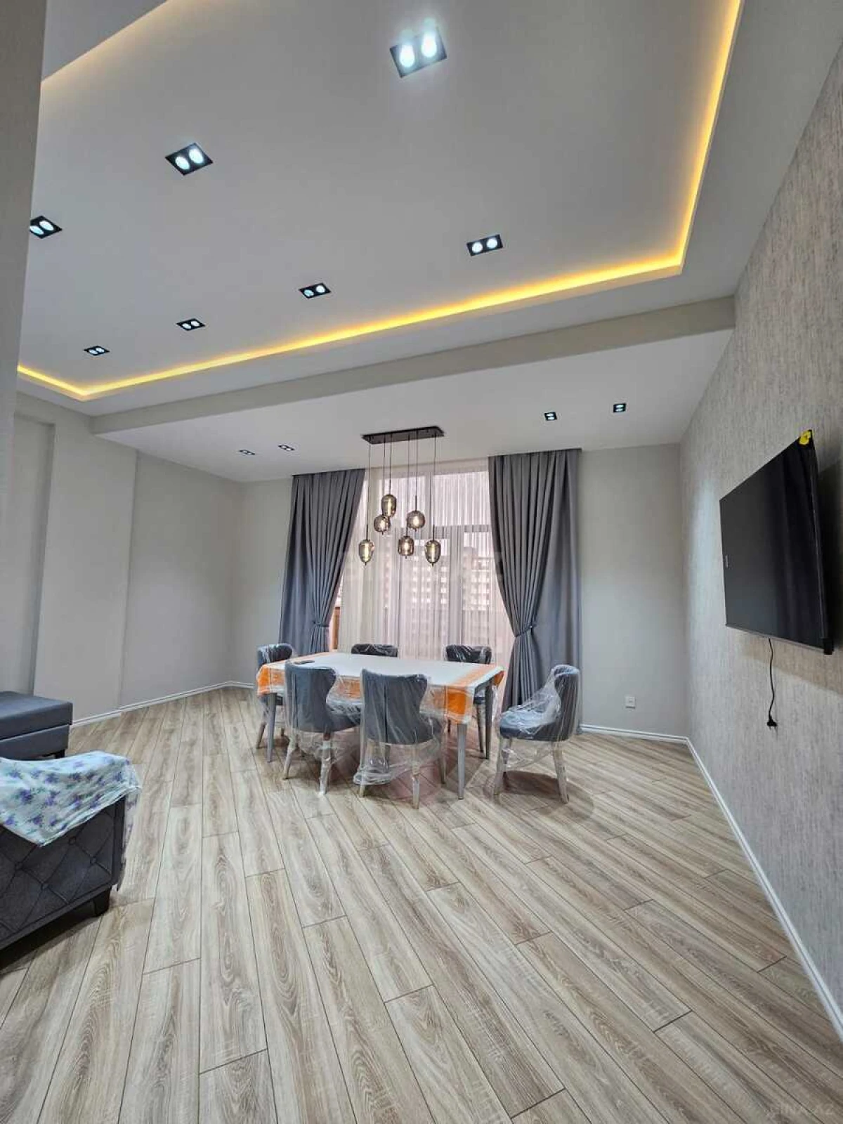 Kirayə verilir 3 otaqlı mənzil 138 m²