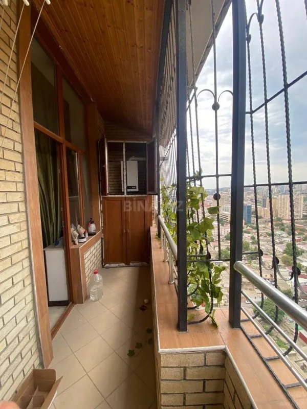Satılır 4 otaqlı mənzil 210 m²
