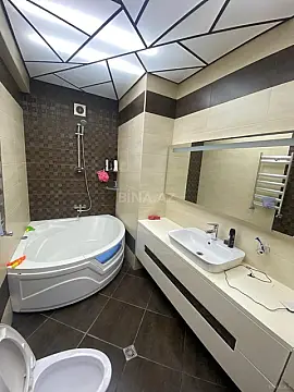 Satılır 4 otaqlı mənzil 210 m²