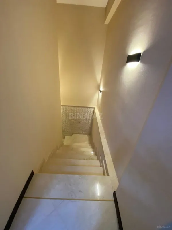 Satılır 4 otaqlı mənzil 210 m²