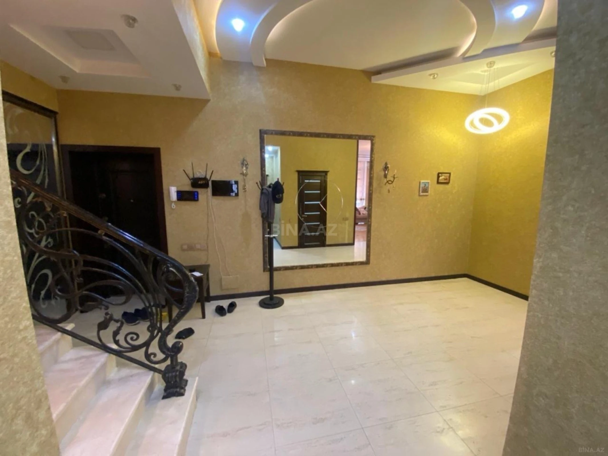 Satılır 4 otaqlı mənzil 210 m²