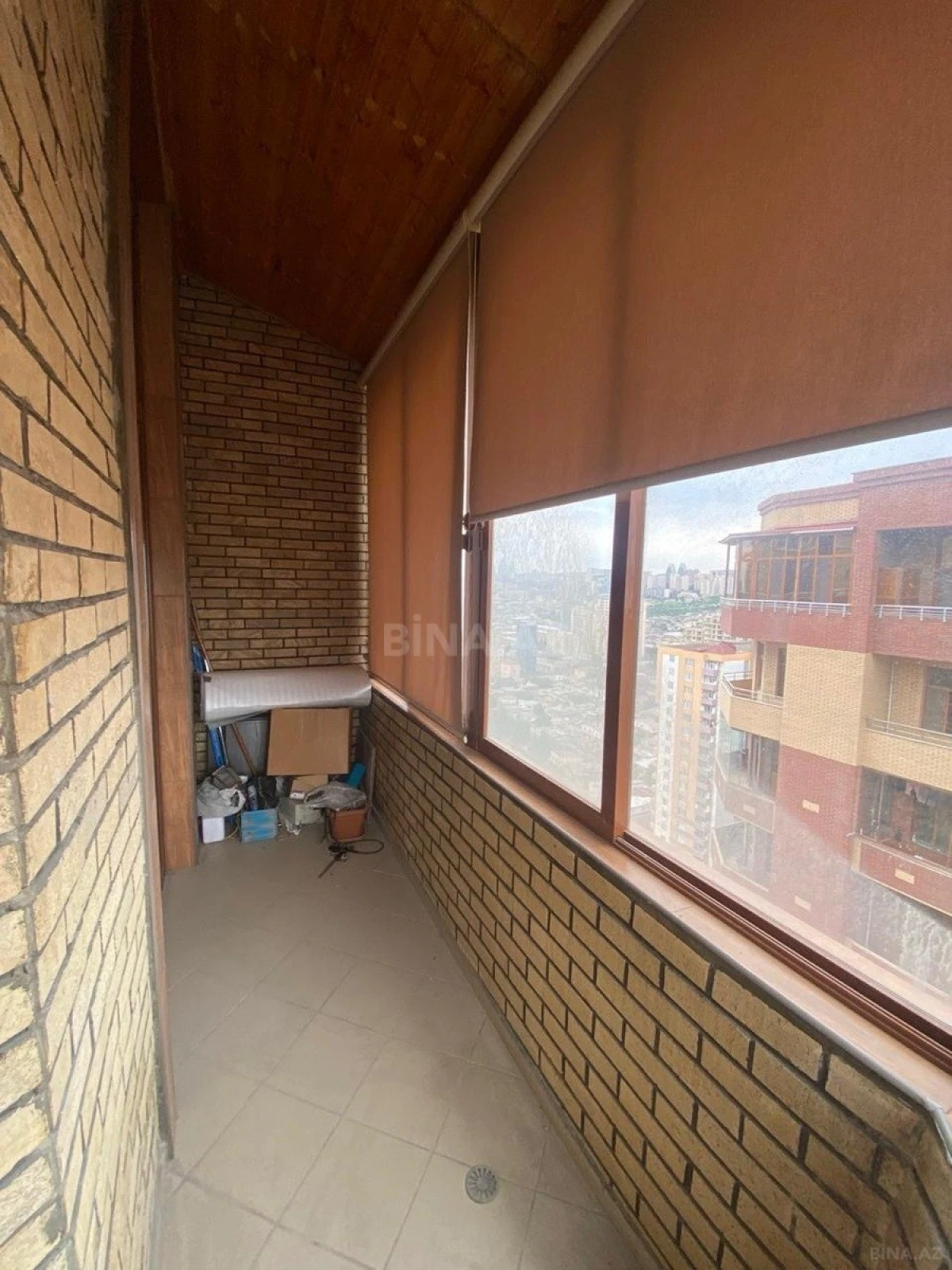 Satılır 4 otaqlı mənzil 210 m²