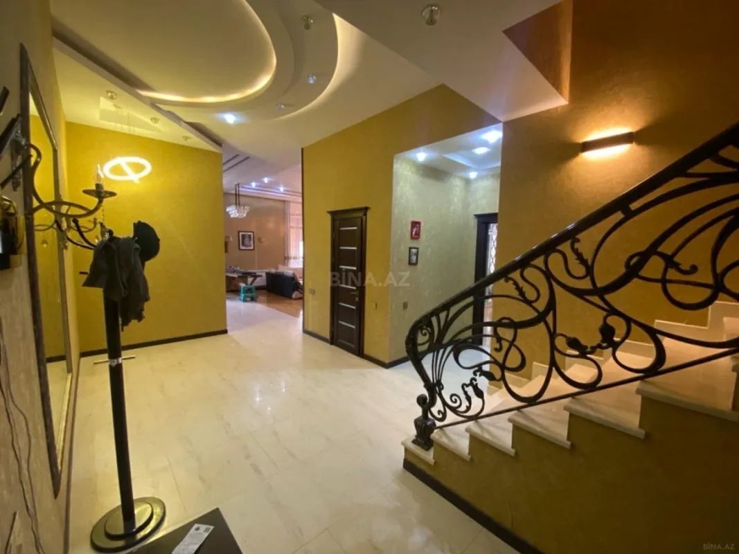 Satılır 4 otaqlı mənzil 210 m²