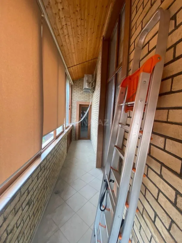 Satılır 4 otaqlı mənzil 210 m²
