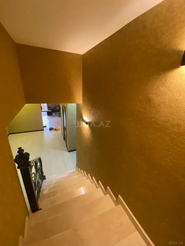 Satılır 4 otaqlı mənzil 210 m²