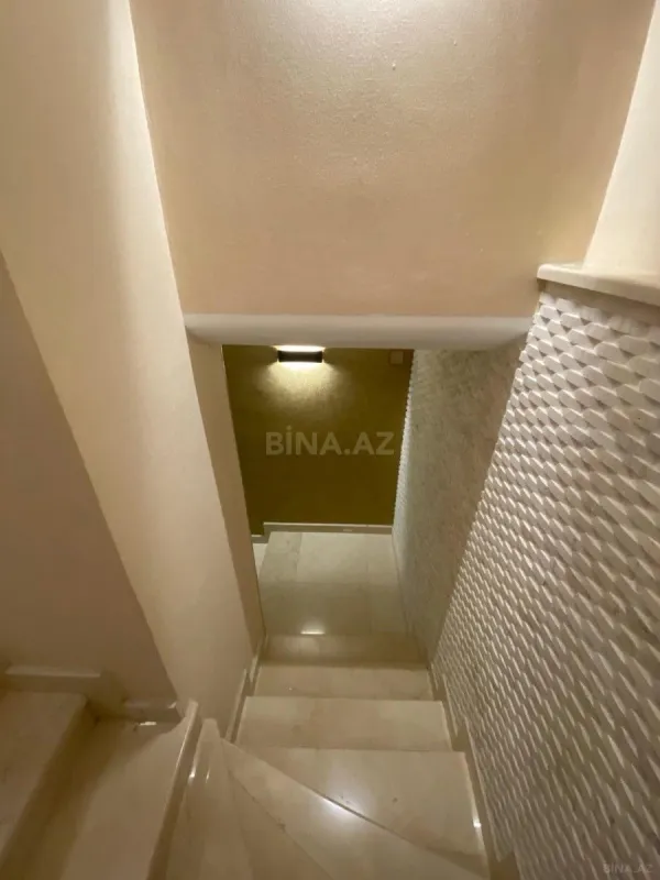 Satılır 4 otaqlı mənzil 210 m²