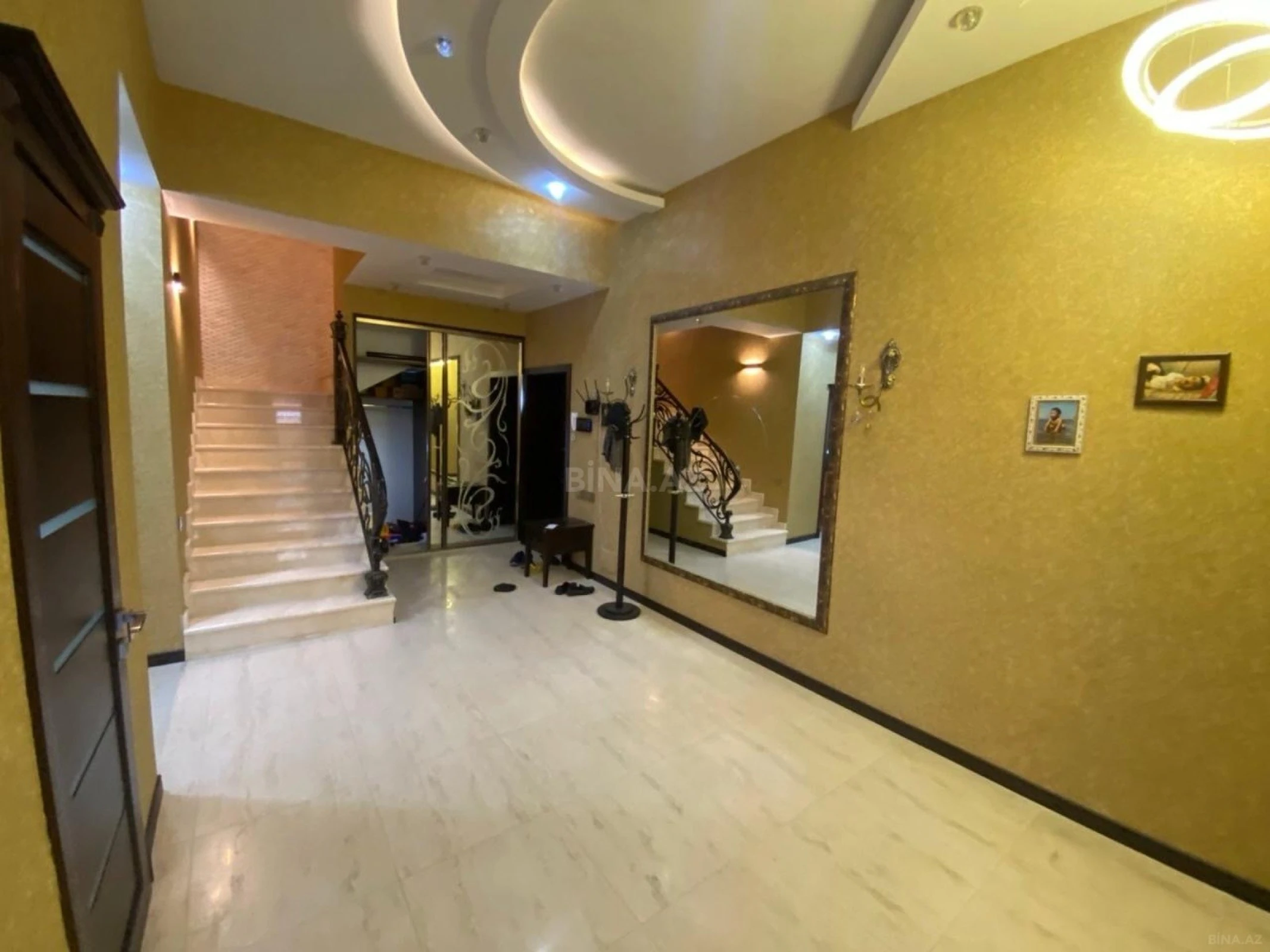 Satılır 4 otaqlı mənzil 210 m²